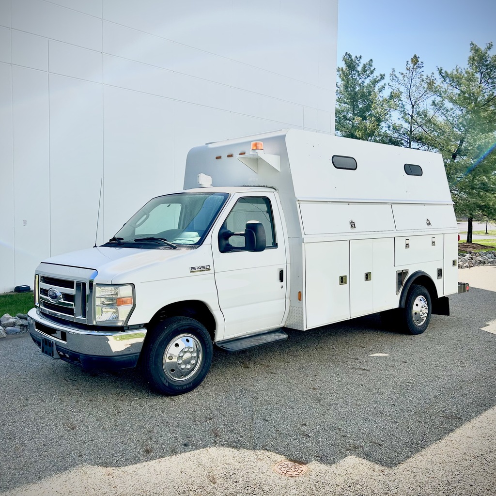 2011 Ford E450 - Image 11
