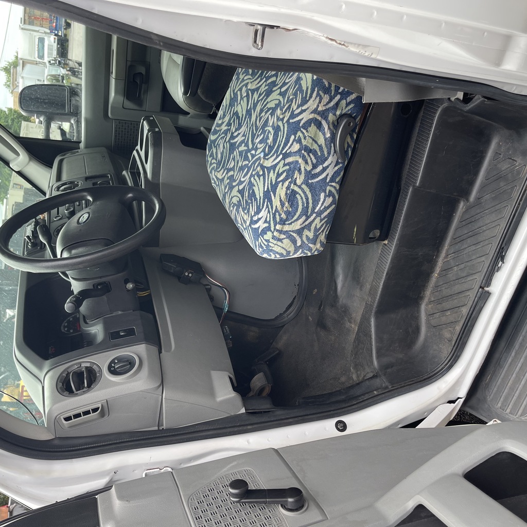 2011 Ford E450 - Image 2