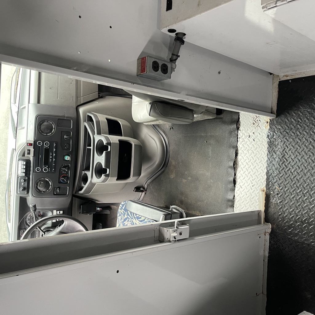 2011 Ford E450 - Image 3