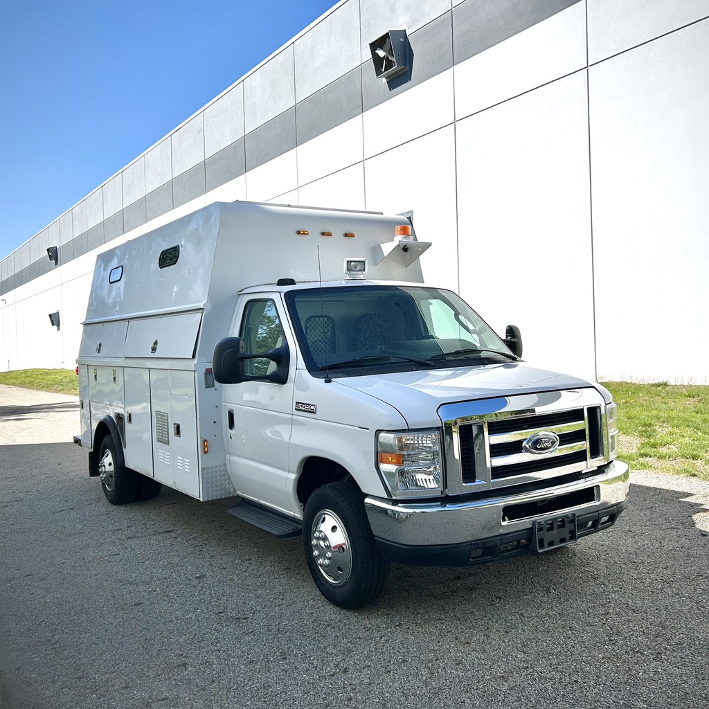 2011 Ford E450 - Image 5