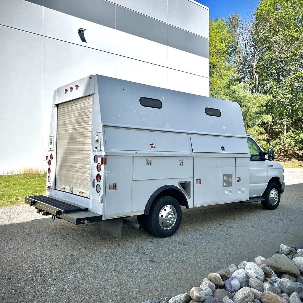 2011 Ford E450 - Image 7