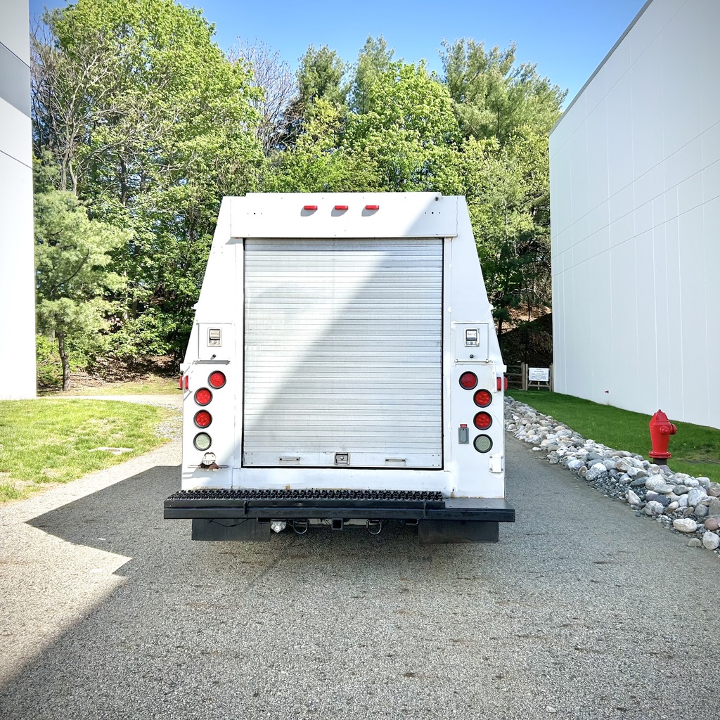 2011 Ford E450 - Image 8